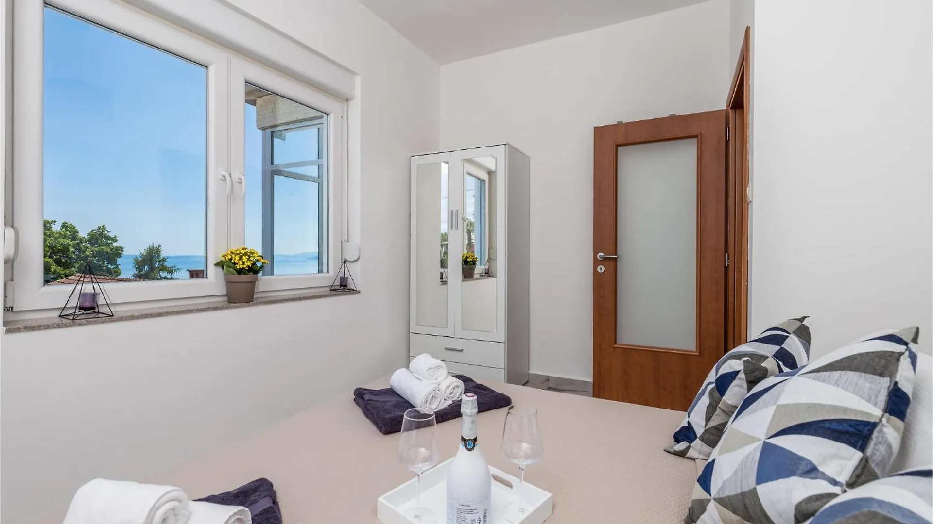 2 Bedroom Amazing Apartment In Риека