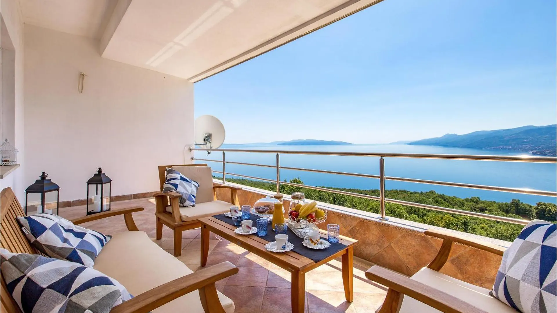 2 Bedroom Amazing Apartment In Риека
